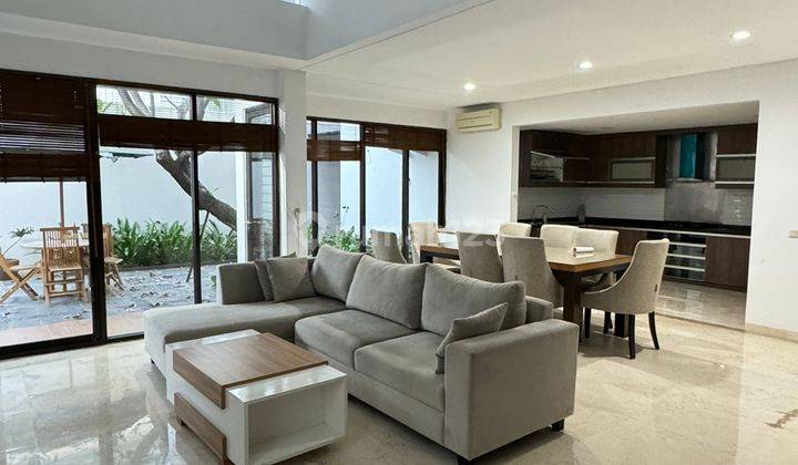 Rumah Vassa Lake Lippo Cikarang Furnish Ada Pool 1