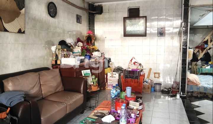 For Sale 2-Story East-Facing House in Kelapa Gading, North Jakarta For Sale 2-Story East-Facing House in Kelapa Gading, North Jakarta