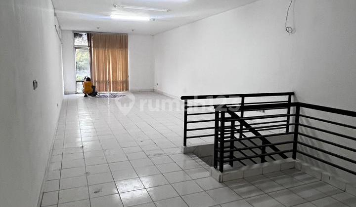 For Rent 3-Story Shop House in Kelapa Gading For Rent 3-Story Shop House in Kelapa Gading