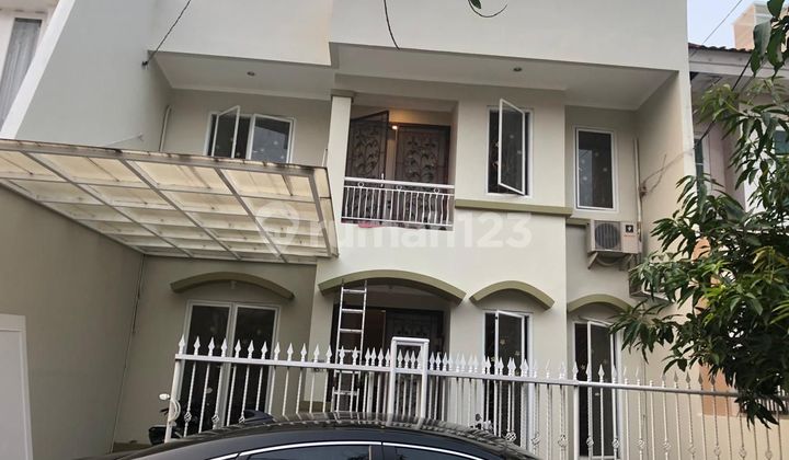 Dijual Rumah 2,5 Lantai Semi Furnished di Kelapa Gading Jakarta Utara