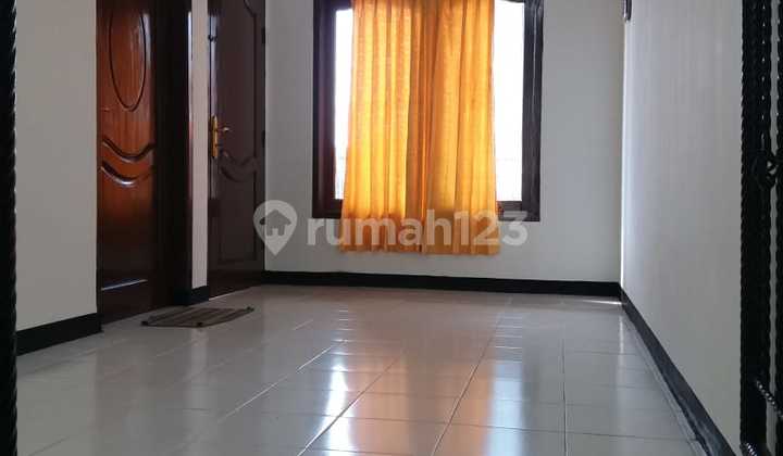 Dijual Rumah Siap Huni 2 Lantai di Gading Griya Lestari