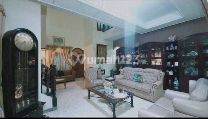 Dijual Rumah Hoek 2 Lantai Semi Furnished di Pulo Asem Jaktim