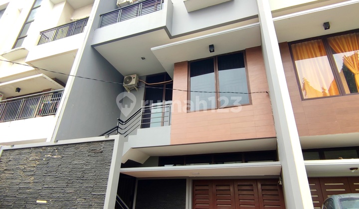 Rumah Greenview Ukuran 6x23 Dekat Taman Ratu Jakarta Barat