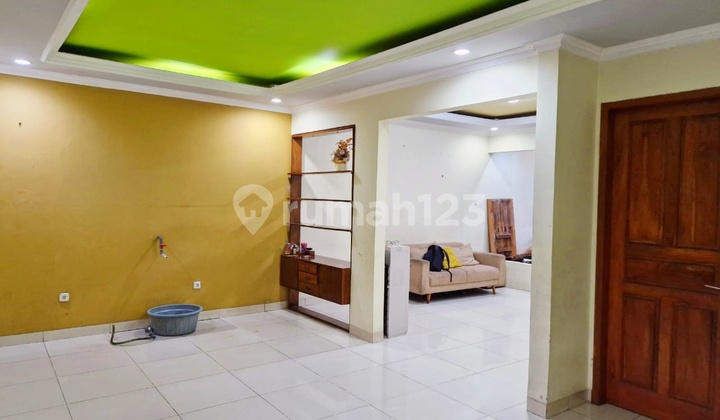 Tomang 2.5-Story Building House, Jatipulo Palmerah, West Jakarta 2