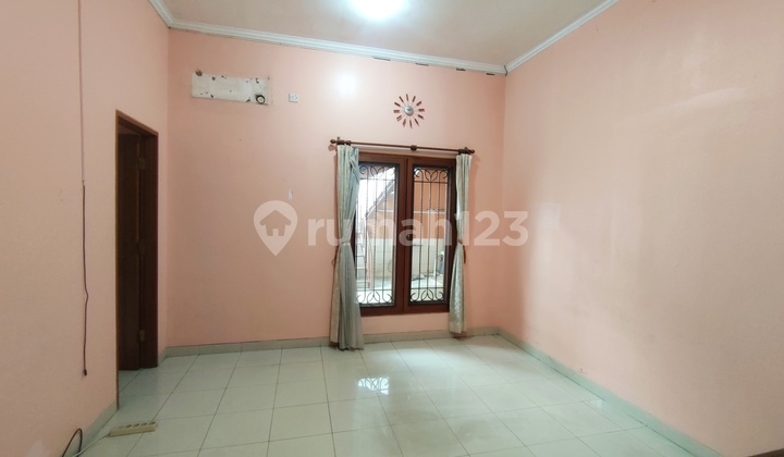 Rumah Kemanggisan Rapih dan Terawat dalam Komplek Jakarta Barat 2