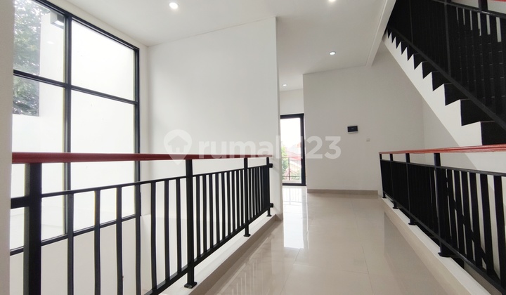 SEMI FURNISH ADA KOLAM RENANG RUMAH BARU PALMERAH JAKARTA BARAT 2