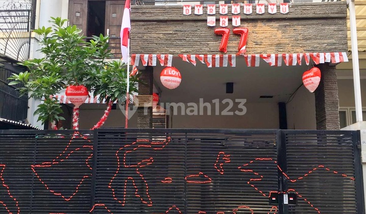 Rumah Taman Aries Dalam Komplek Rapih Terawat Jakarta Barat