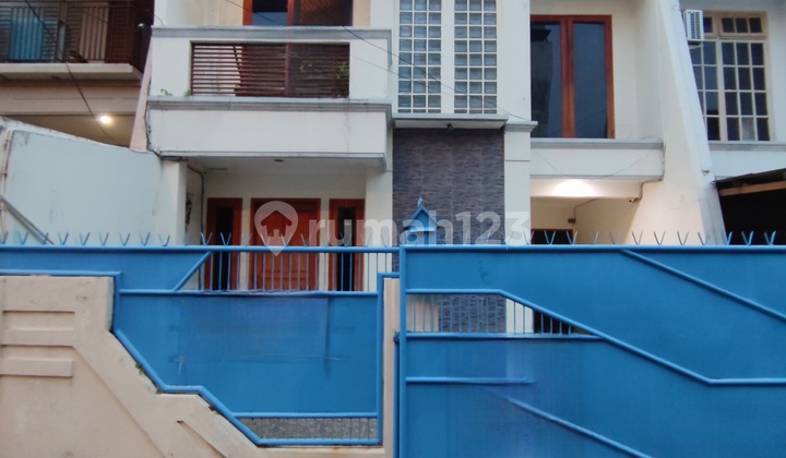 Rumah Tomang Bangunan 2,5 Lantai Jatipulo Palmerah Jakarta Barat Rumah Tomang Bangunan 2,5 Lantai Jatipulo Palmerah Jakarta Barat