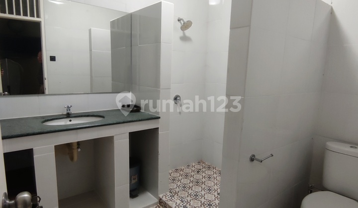 Intercon House in Kebon Jeruk Residential Complex, West Jakarta 2