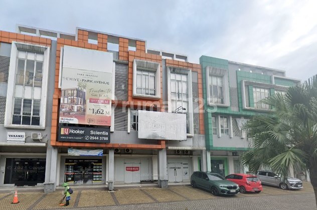 For Rent: Adjacent 3-Storey Darwing Shop House in Gading Serpong