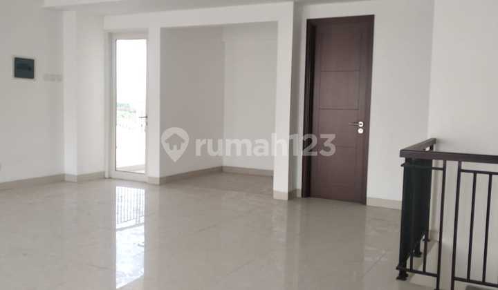 Disewakan Foresta Business Loft Hadap Jalan Boulevard Utama