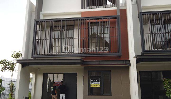 Dijual Hoek Rumah di Cluster Leonora Summarecon Serpong 2