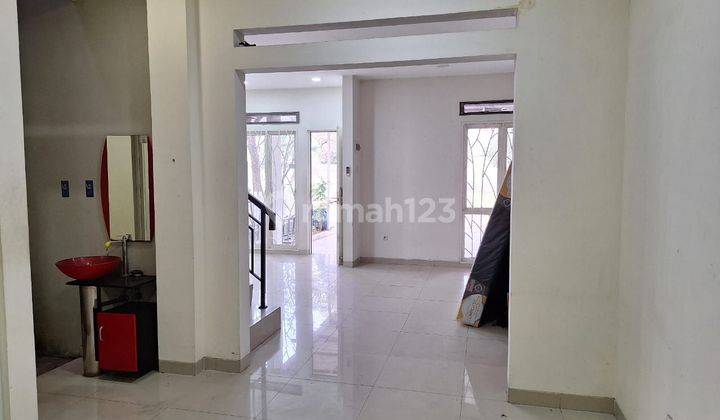 Disewa rumah 2 lt di Metland cluster Victoria dekat JGC, Jakarta 2