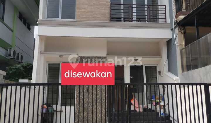 Disewa Rumah Bagus 2½ Lt di Kelapa Gading Jakarta