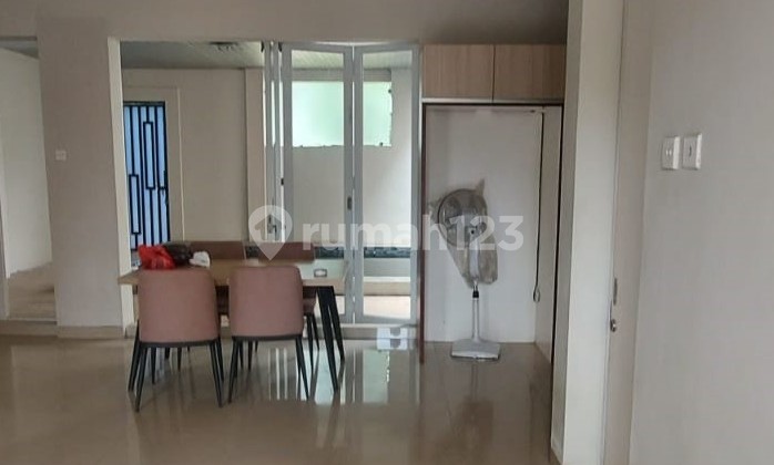 Dijual Rumah Ada Kolam Renang Cluster Syailendra Karawang Barat 2