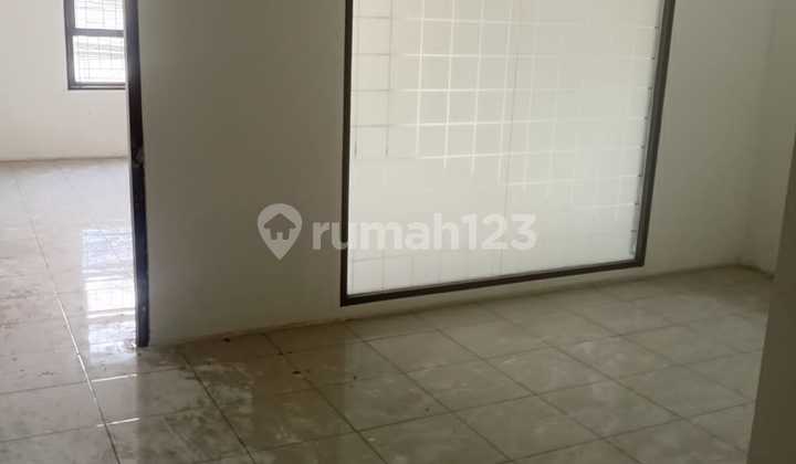 Ready-to-Occupy Shop House in a Strategic Location