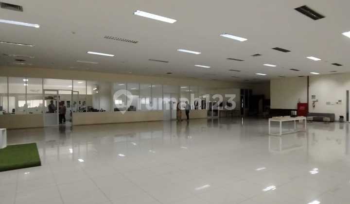 Gedung Komersial di Pusat Kota Bandung