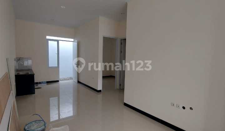 Rumah Baru Siap Huni dan Lahan di Sampingnya