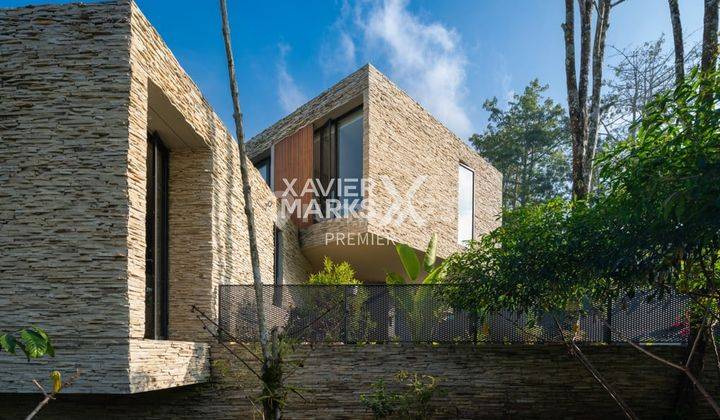 Rumah Mewah Karya Arsitek Ternama di Lereng Gunung Kawi 4