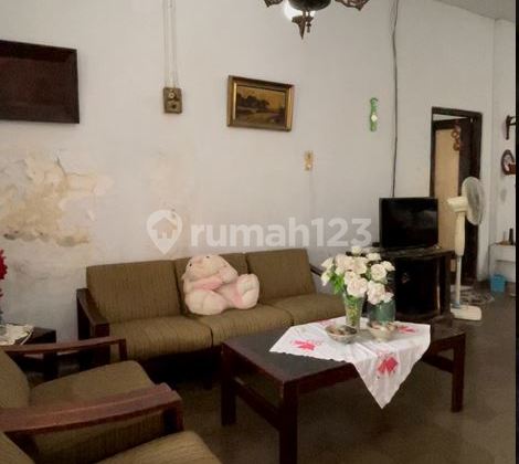 For Sale Kalibokor House, strategic location, suitable for residence or business, centrally located in Surabaya city. 2