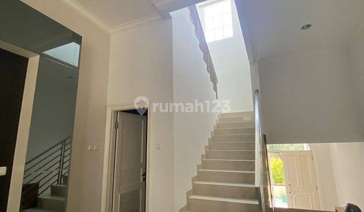 Disewakan Rumah di Bgm Pik Cluster Akasia Uk 230m2 Dengan 4 Kamar Tidur Semi Furnish Sudah Rapi Siap Huni