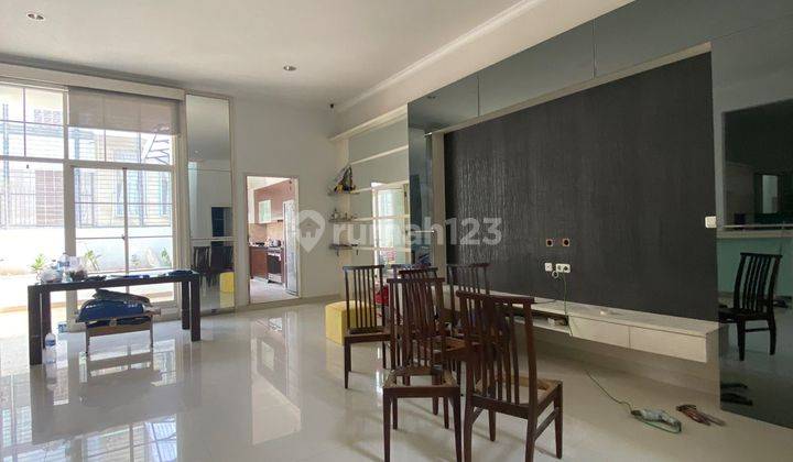 Disewakan Rumah di Bgm Pik Cluster Akasia Uk 230m2 Dengan 4 Kamar Tidur Semi Furnish Sudah Rapi Siap Huni