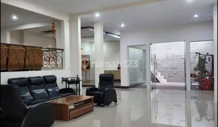 Hadap Utara Rumah Rome Pik Luas 250m2 1