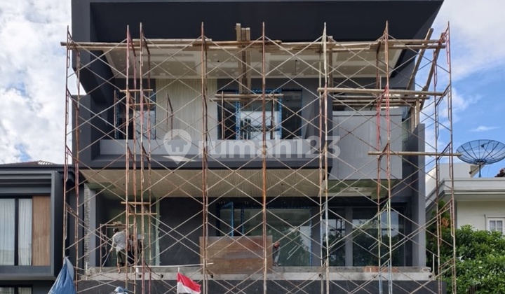 HOT UNIT Rumah Katamaran Indah Pik Luas 300 m2 Hadap Selatan 2