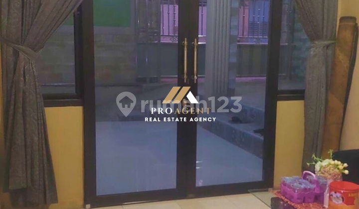 Hunian 2 Lantai dengan Kesan Mewah - Strategis & Nyaman 2