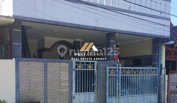 Strategic 2-Story Residence in Bogor City with Access to Highway and Bogor Station Strategic 2-Story Residence in Bogor City with Access to Highway and Bogor Station