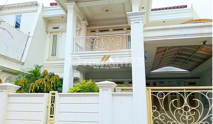 Rumah Cantik 2 Lantai di Lokasi Strategis - Nyaman dan Lega Rumah Cantik 2 Lantai di Lokasi Strategis - Nyaman dan Lega