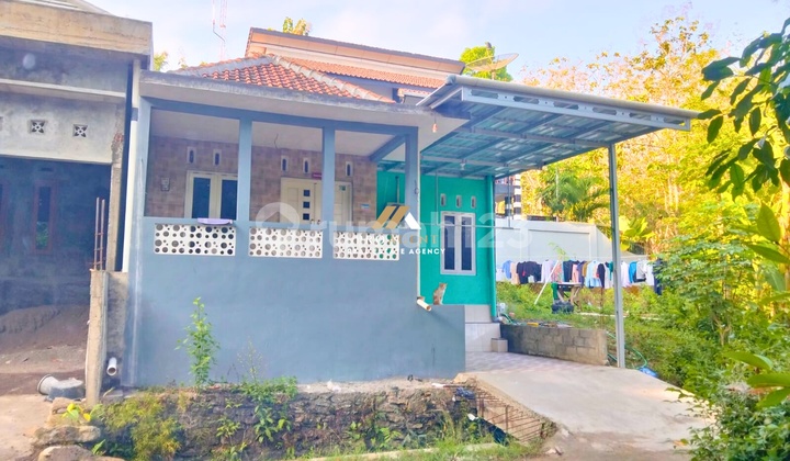 Minimalist House in a Serene and Strategically Located Neighborhood Close to Public Facilities