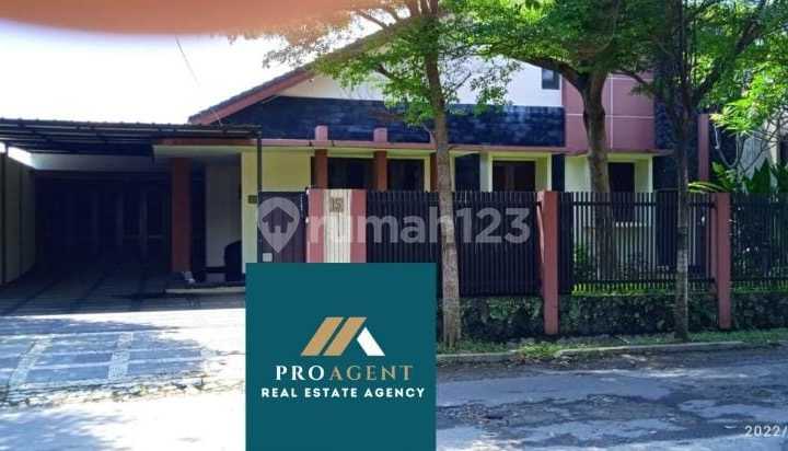 Rumah Rapi Semi Furnished di Jl Soleh Iskandar 2