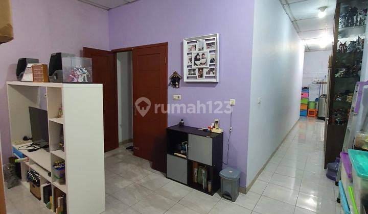 Ruko 4 Lantai Disewakan di Jalan Kartini, Depok 10