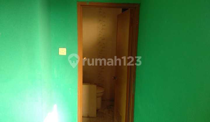Rumah 2 Lantai Dijual di Jl. Layung Sari, Empang 24