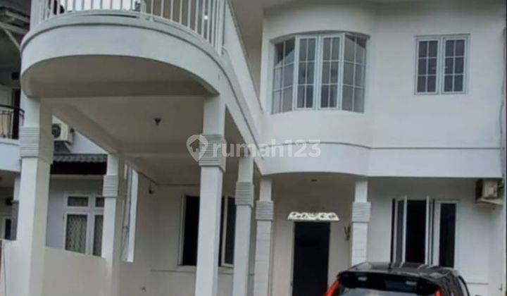 Dijual Rumah 2 Lantai Semi Furnish di Danau Bogor Raya 1