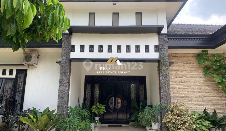 tampak depan dijual rumah besar hook furnished