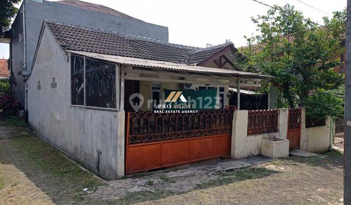 tampak depan dijual rumah siap huni di