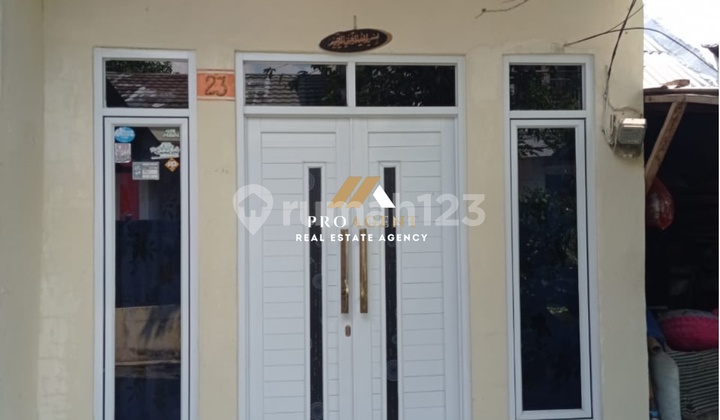 tampak depan dijual rumah siap huni di