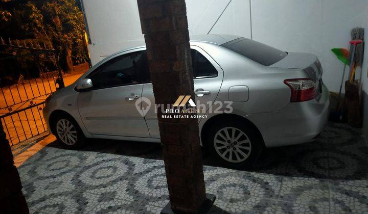 garasi/carport dijual rumah siap huni di