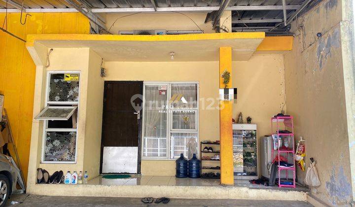 tampak depan dijual rumah hook siap huni