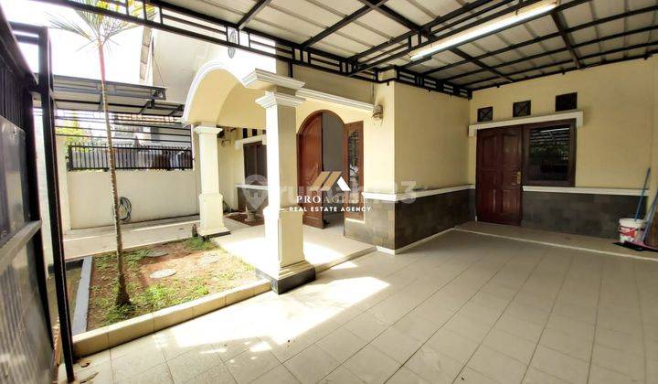 garasi/carport dijual rumah 2 lantai shm