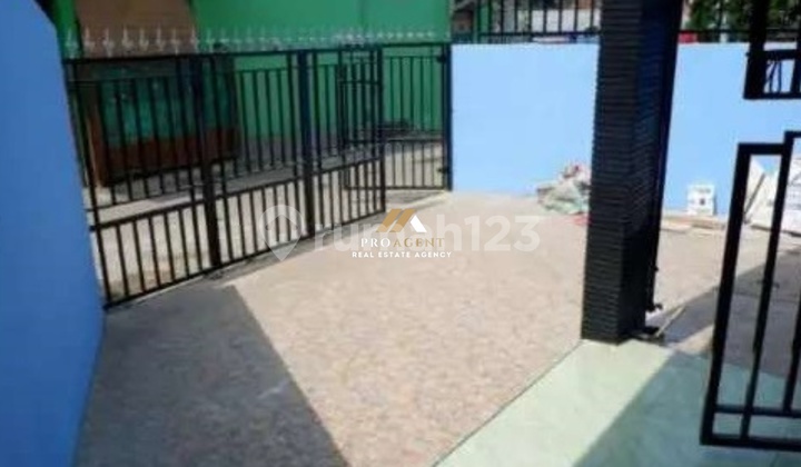 Minimalist Twin House - Two Interconnected Units, Strategic Location