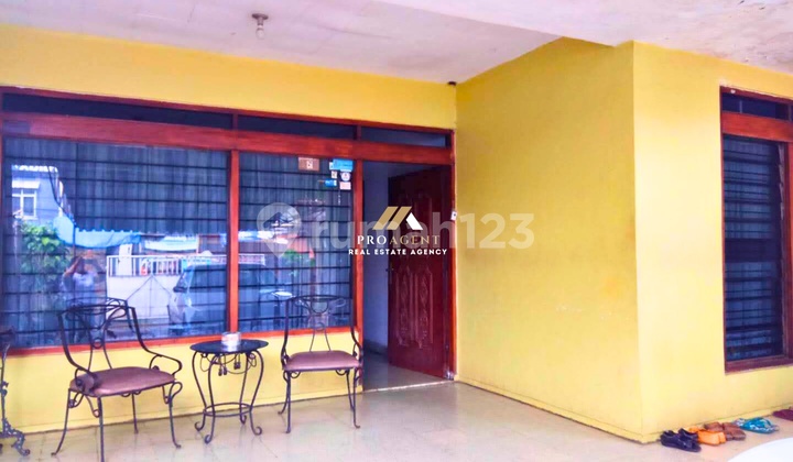 For sale: a spacious and strategic serene house on Cibuluh main road. 2