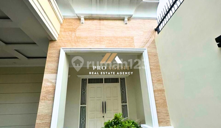 Modern Minimalist 2-Story House with Beautiful Balcony in Ciracas 2