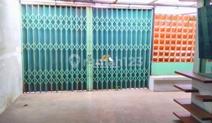 Business Opportunity! Strategic Shop House for Rent in a Busy Location 2