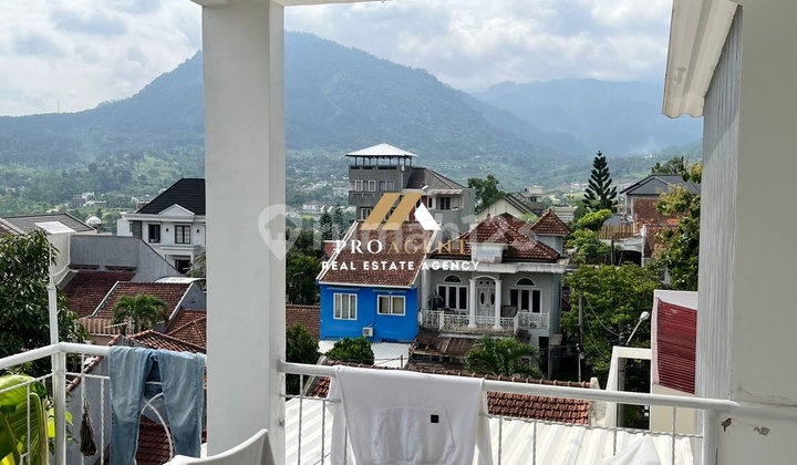 Rumah 3 Lantai di Kawasan Cluster Taman Legian, Sentul City 2