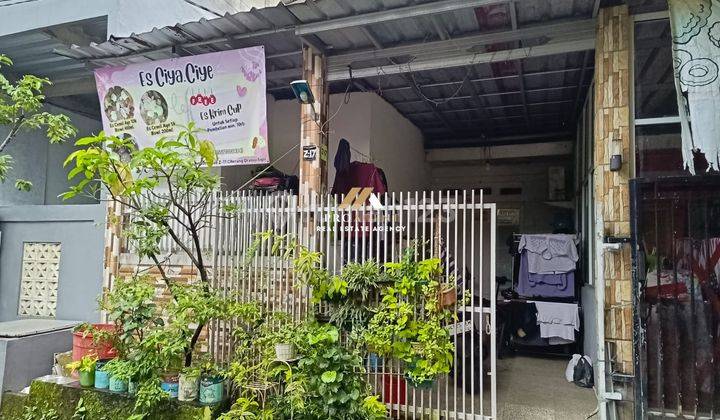 tampak depan dijual rumah shm siap huni