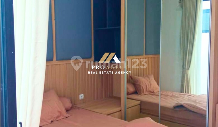 Comfortable Scandinavian Style Residence with Stunning Mountain View 2