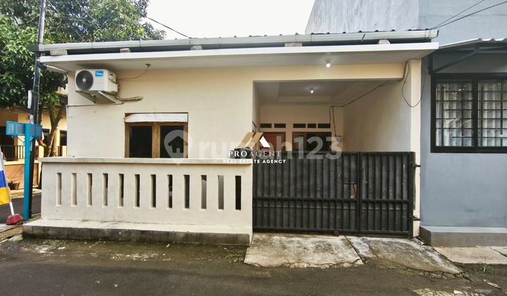 Minimalist Residence with Spacious Carport in a Quiet Neighborhood